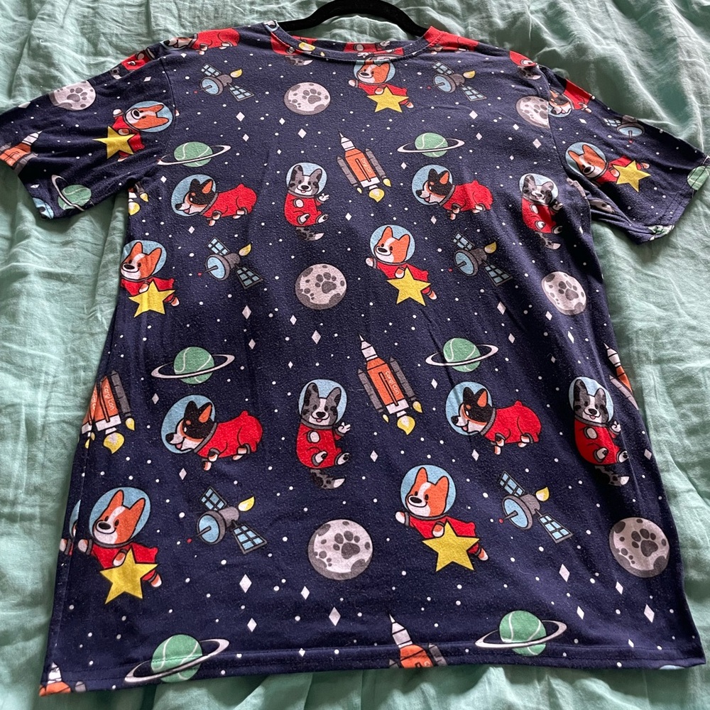 Corgi con tshirt
